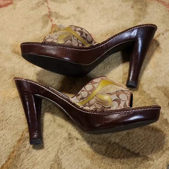 COACH Katalina, brown leather sandal, size 7. - Picture 3 of 11